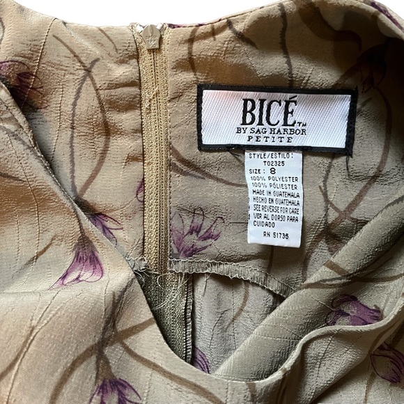 Dainty floral spring mini dress - Picture 4 of 5